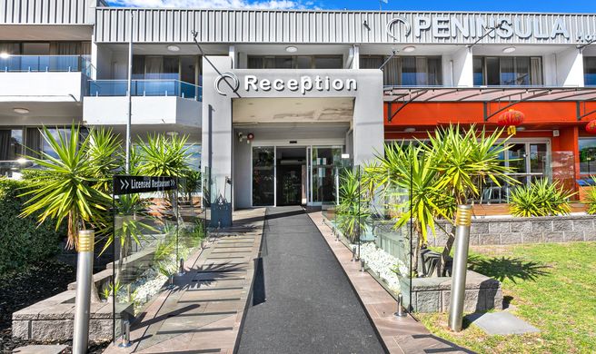 Peninsula Motor Inn Exterior