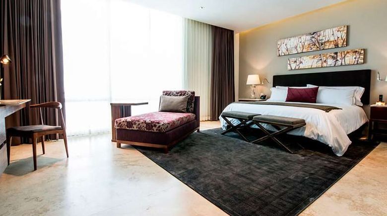 <b>Square Small Luxury Hotel Room</b>. Images powered by <a href="https://www.leonardoworldwide.com/" title="Leonardo Worldwide" target="_blank">Leonardo</a>.