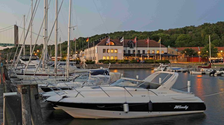 Dockyard Hotel Exterior