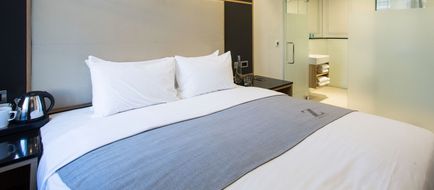 Z Hotel at Gloucester Place Room