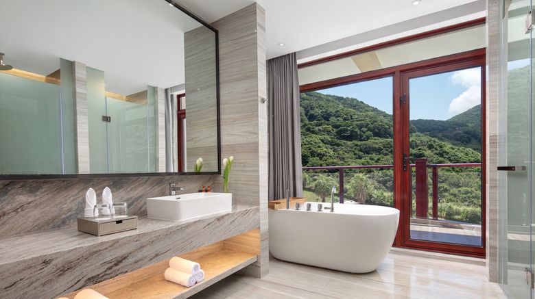 <b>Crowne Plaza Zhoushan Seaview Suite</b>. Images powered by <a href="https://www.leonardoworldwide.com/" title="Leonardo Worldwide" target="_blank">Leonardo</a>.