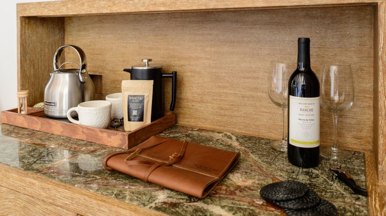<b>Kimpton Mas Olas Resort and Spa Suite</b>. Images powered by <a href="https://www.leonardoworldwide.com/" title="Leonardo Worldwide" target="_blank">Leonardo</a>.