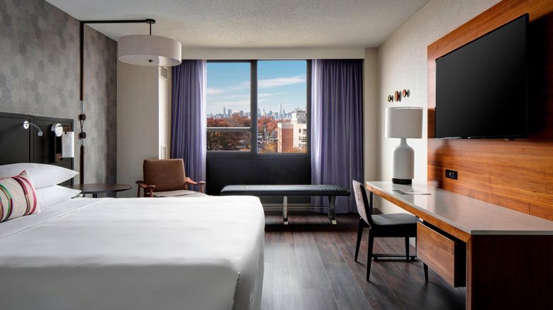 <b>New York LaGuardia Airport Marriott Room</b>. Images powered by <a href="https://www.leonardoworldwide.com/" title="Leonardo Worldwide" target="_blank">Leonardo</a>.