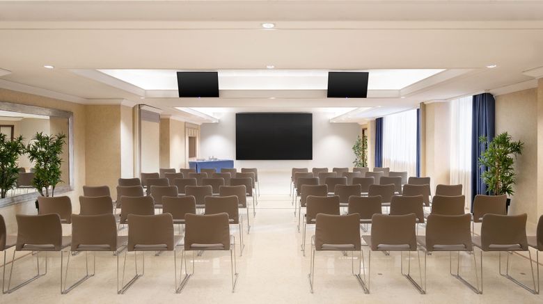 <b>Courtyard by Marriott Rome Central Park Meeting</b>. Images powered by <a href="https://www.leonardoworldwide.com/" title="Leonardo Worldwide" target="_blank">Leonardo</a>.