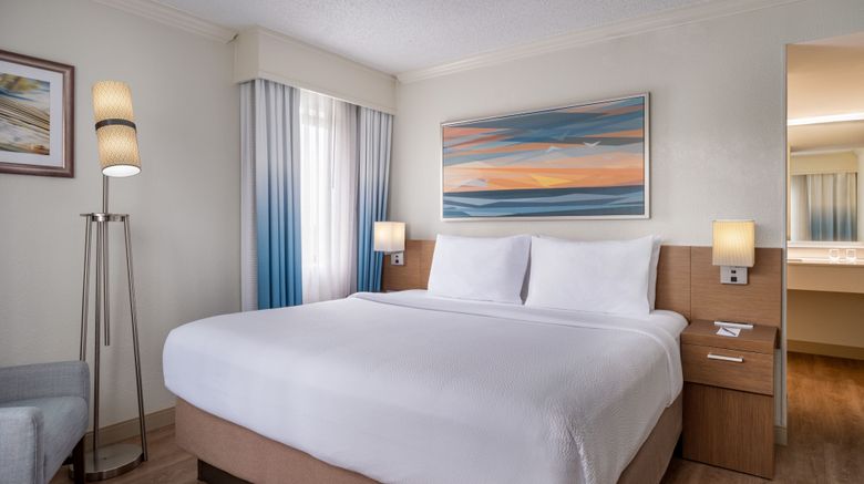 <b>Courtyard by Marriott Naples Room</b>. Images powered by <a href="https://www.leonardoworldwide.com/" title="Leonardo Worldwide" target="_blank">Leonardo</a>.