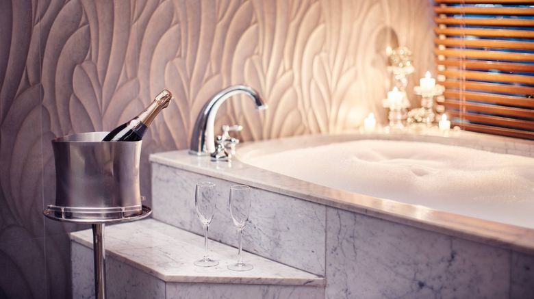 <b>The Ritz-Carlton, Santiago Room</b>. Images powered by <a href="https://www.leonardoworldwide.com/" title="Leonardo Worldwide" target="_blank">Leonardo</a>.