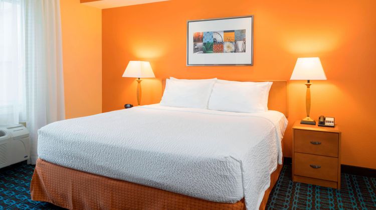 Fairfield Inn & Suites State College Room