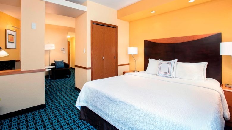 <b>Fairfield Inn & Suites Lakeland Plant Ci Suite</b>. Images powered by <a href="https://www.leonardoworldwide.com/" title="Leonardo Worldwide" target="_blank">Leonardo</a>.