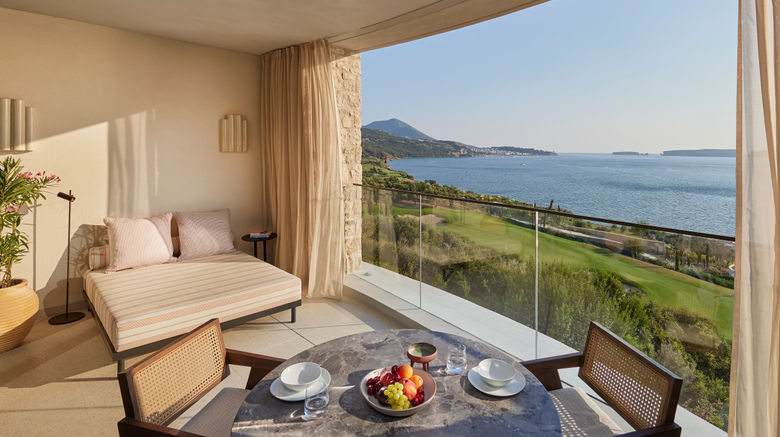 <b>Mandarin Oriental, Costa Navarino Suite</b>. Images powered by <a href="https://www.leonardoworldwide.com/" title="Leonardo Worldwide" target="_blank">Leonardo</a>.