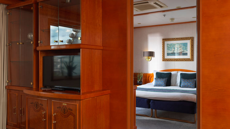 Sunborn Yacht Hotel Suite