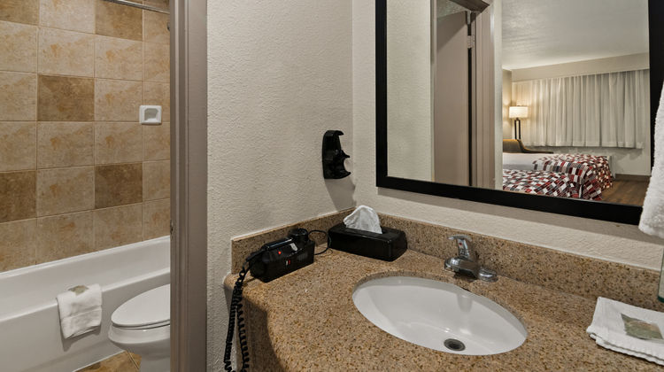 Red Roof Suites Irving–DFW Airport South Room
