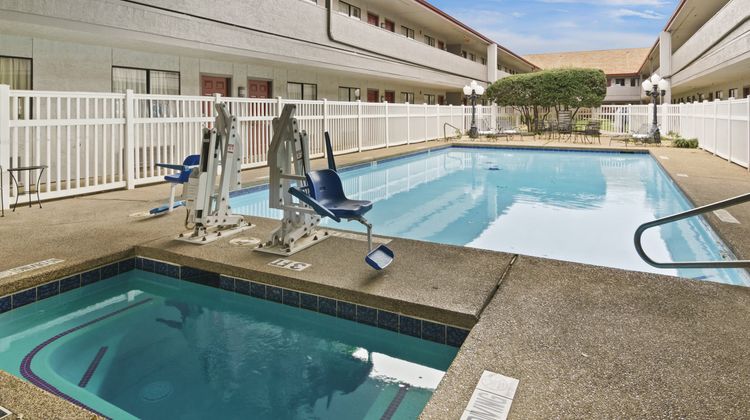 Red Roof Suites Irving–DFW Airport South Pool