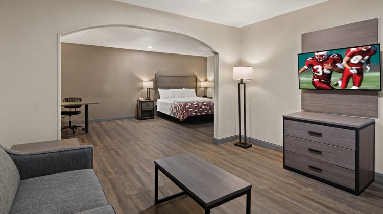Red Roof Suites Irving–DFW Airport South Suite