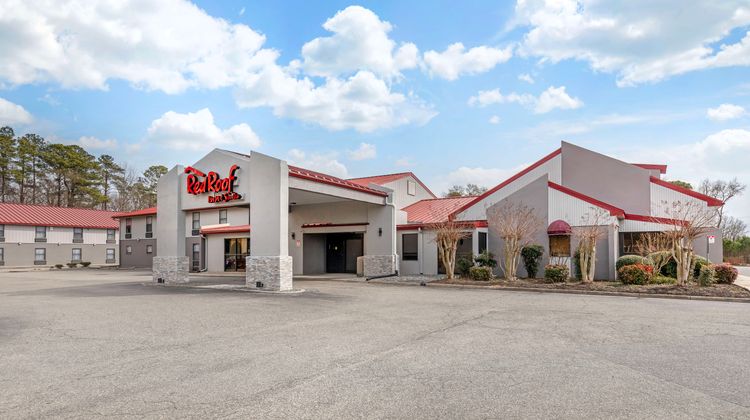 Red Roof Inn & Suites Newport News Exterior