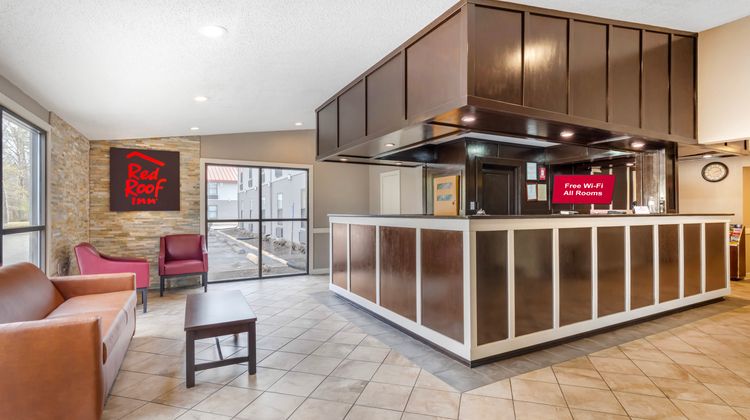 Red Roof Inn & Suites Newport News Lobby