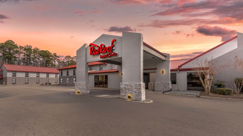 <b>Red Roof Inn & Suites Newport News Exterior</b>. Images powered by <a href="https://www.leonardoworldwide.com/" title="Leonardo Worldwide" target="_blank">Leonardo</a>.
