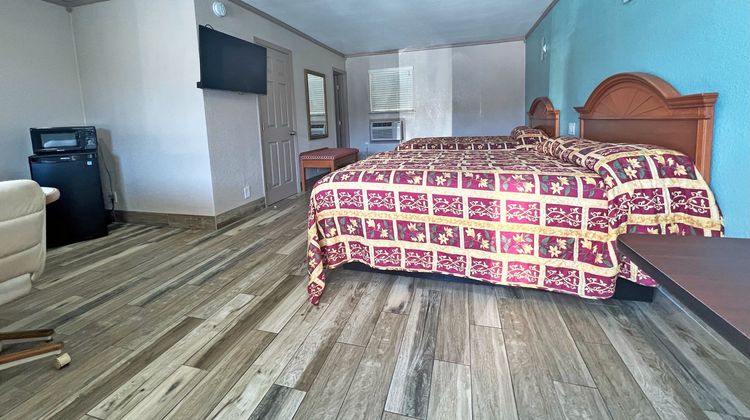 Red Carpet Inn Room