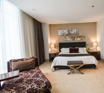 Square Small Luxury Hotel Exterior