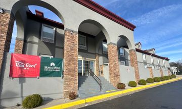 HomeTowne Studios Richmond - W Broad St