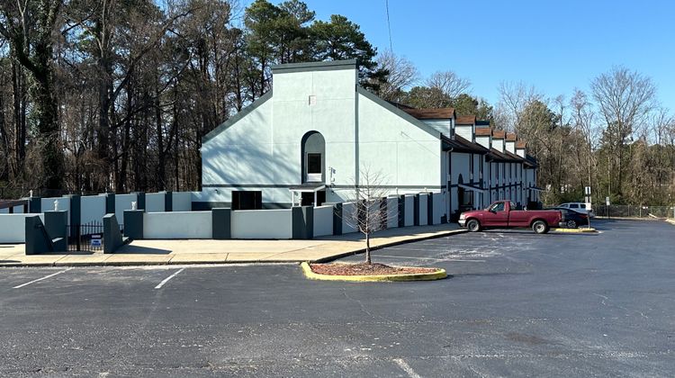 HomeTowne Studios Richmond - W Broad St Exterior