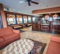 Christopher Inn Lobby