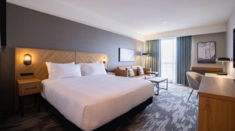 <b>Sandman Signature Hotel & Suites Room</b>. Images powered by <a href="https://www.leonardoworldwide.com/" title="Leonardo Worldwide" target="_blank">Leonardo</a>.