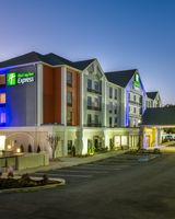 Holiday Inn Express Atlanta W Theme Park