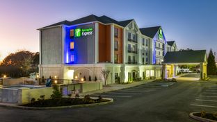 Holiday Inn Express Atlanta W Theme Park