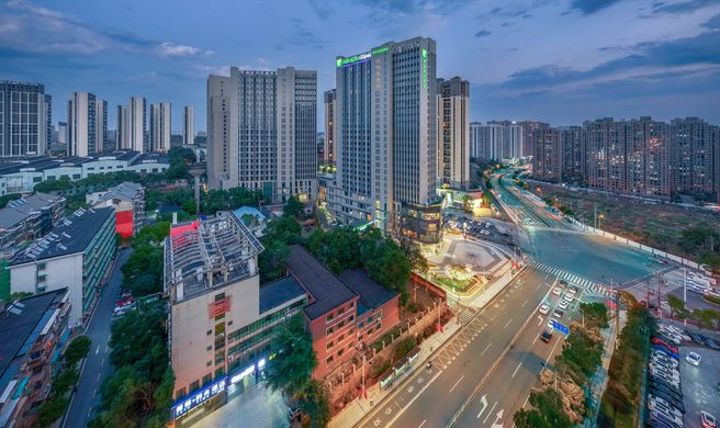 Holiday Inn Exp Yuhua Exterior