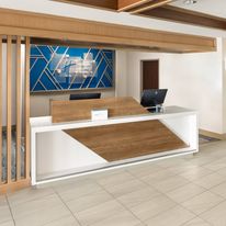 Holiday Inn Express Hotel & Suites