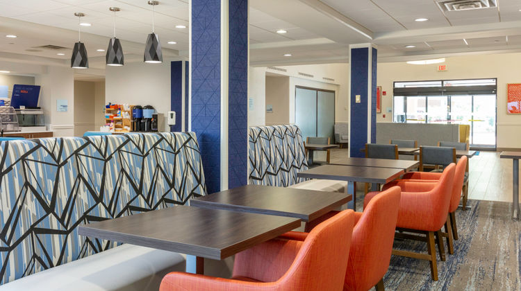 Holiday Inn Express & Suites Airport Restaurant