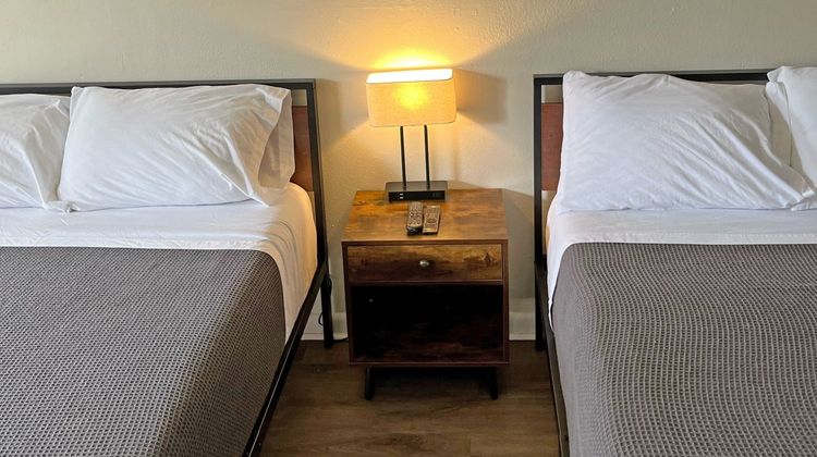 Red Carpet Inn Room