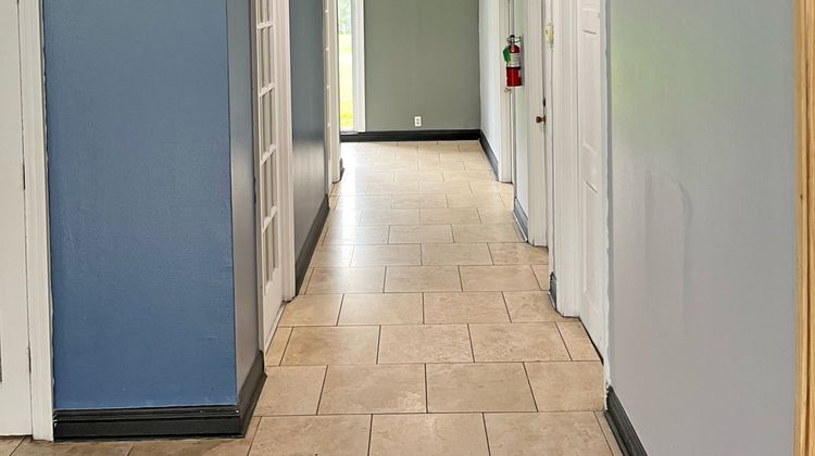 Red Carpet Inn Lobby