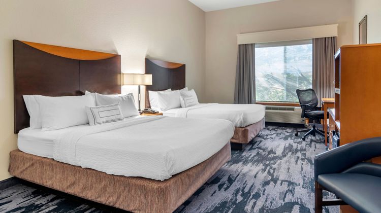 Fairfield Inn & Suites Commerce Room