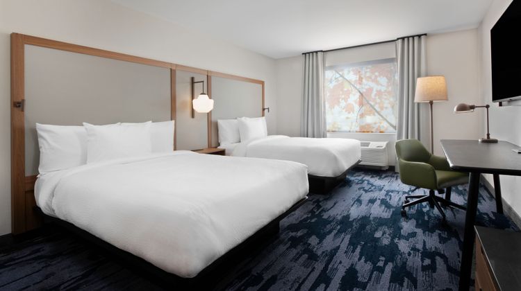 Fairfield Inn & Suites Chino Room