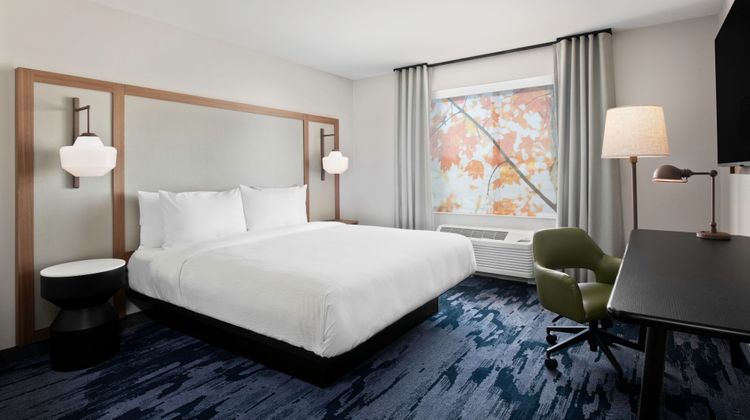 Fairfield Inn & Suites Chino Room