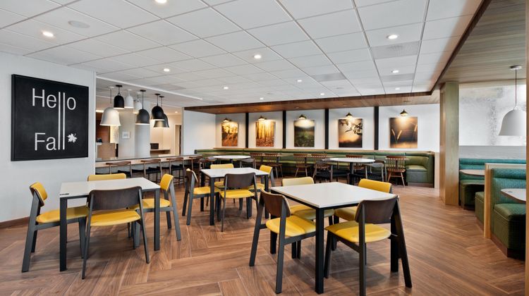 Fairfield Inn & Suites Chino Restaurant