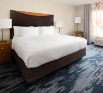 Fairfield Inn & Suites Portland Airport Room