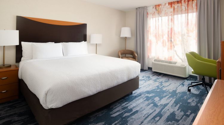 Fairfield Inn & Suites Portland Airport Room