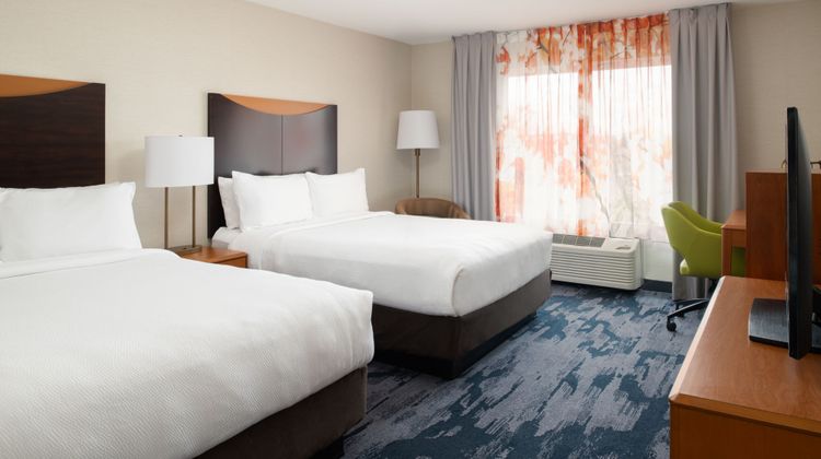 Fairfield Inn & Suites Portland Airport Room