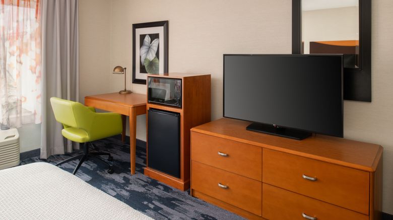 <b>Fairfield Inn & Suites Portland Airport Room</b>. Images powered by <a href="https://www.leonardoworldwide.com/" title="Leonardo Worldwide" target="_blank">Leonardo</a>.
