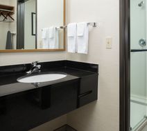 Fairfield Inn & Suites Portland Airport Room