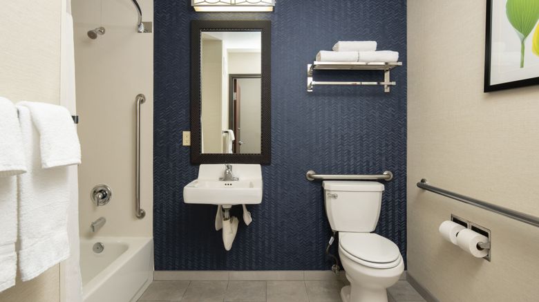 <b>Fairfield Inn & Suites Portland Airport Room</b>. Images powered by <a href="https://www.leonardoworldwide.com/" title="Leonardo Worldwide" target="_blank">Leonardo</a>.