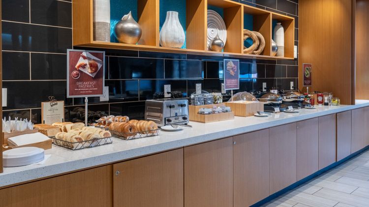 SpringHill Suites Woodbridge Restaurant