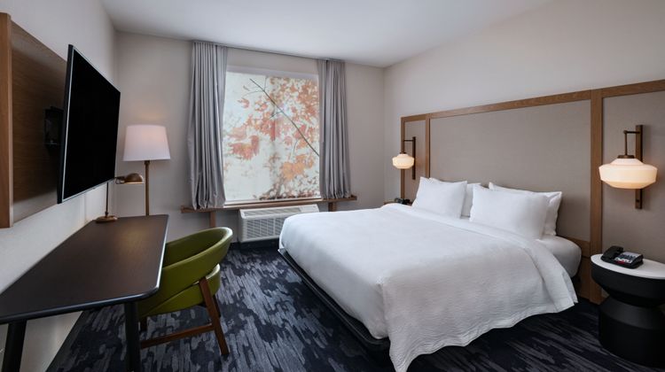 Fairfield Inn & Suites Waller Room