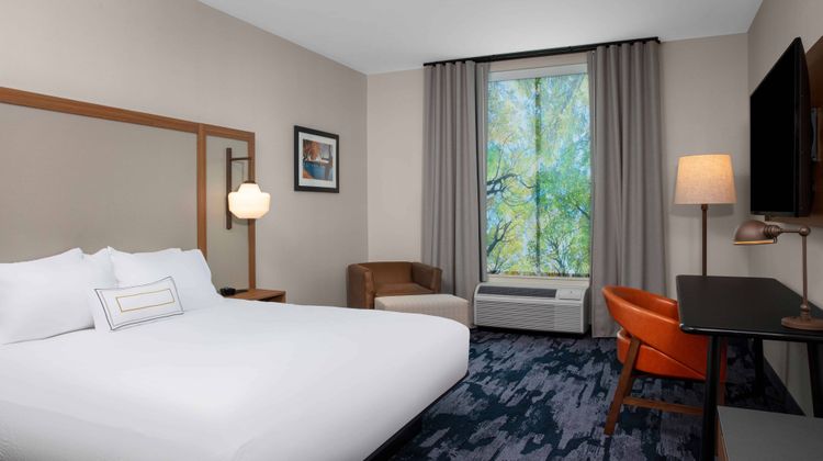 Fairfield Inn & Suites Lewisburg Room