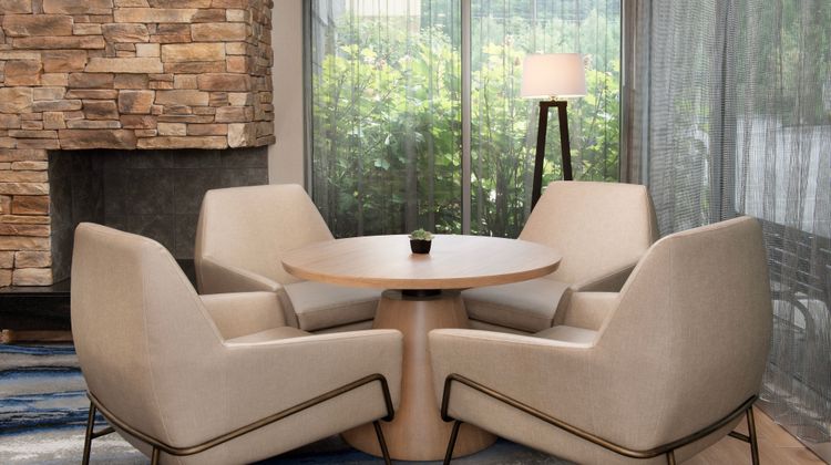 Fairfield Inn & Suits by Marriott Ithaca Lobby