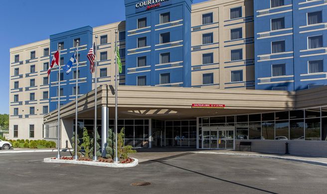 Courtyard Montreal West Island/Baie D'Ur Exterior