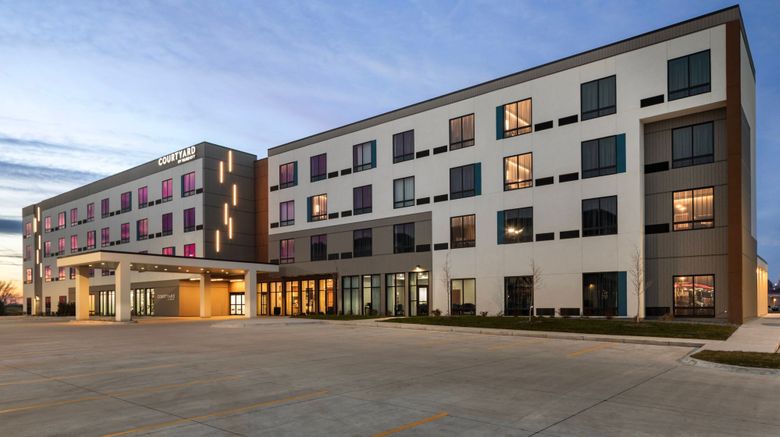 Courtyard by Marriott Bettendorf Exterior. Images powered by <a href="https://www.leonardoworldwide.com" target="_blank" rel="noopener">Leonardo</a>.