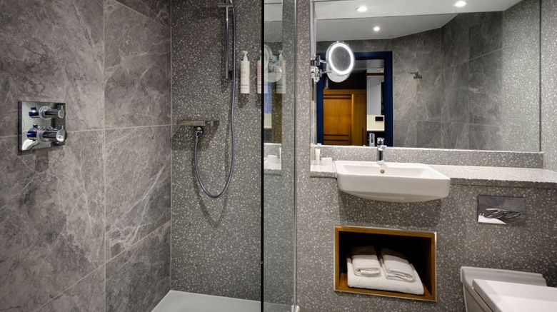 <b>Edinburgh Marriott Holyrood Hotel Room</b>. Images powered by <a href="https://www.leonardoworldwide.com/" title="Leonardo Worldwide" target="_blank">Leonardo</a>.